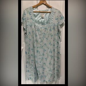 secret treasures women’s nightgown 2X Blue White Floral Cap Sleeves Lightweight
